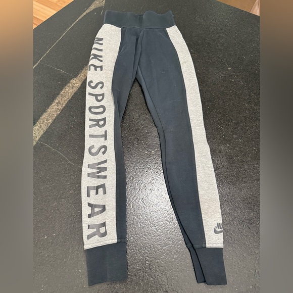 Nike Women's XS Black Gray Leggings Logo Nike Sportswear Down Leg - Picture 4 of 15